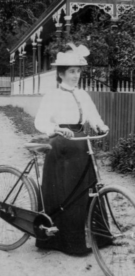 Cyclists_In_Thames_New_Zealand_Ca_1895